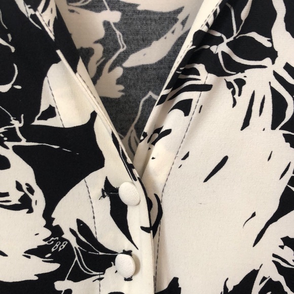 Beautiful classic guess dress!👗 - Picture 2 of 8